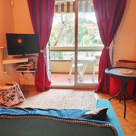 Lovely With Balcony - Near The Saint-Raphaël