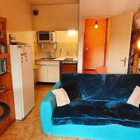 Lovely With Balcony - Near The 公寓
