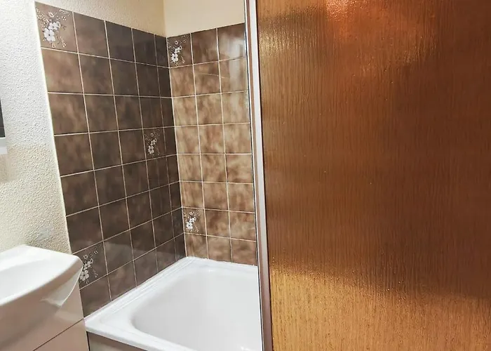 Lovely With Balcony - Near The Apartmán Saint-Raphaël